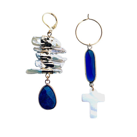 Mix-n-Match Charm Drop Earrings (cruz & perla de agua dulce)