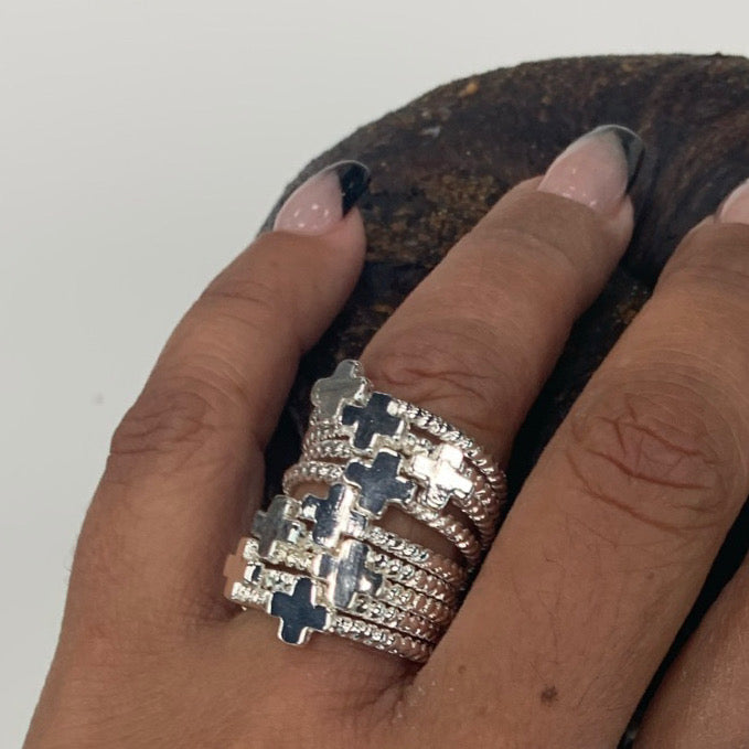 Dios mío Twisted Silver Mini Cross Ring