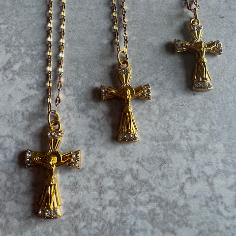 The Cross Pendant Necklace
